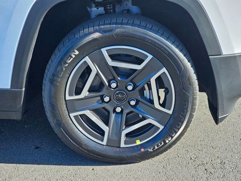 New 2026 Jeep Cherokee Laredo image 10