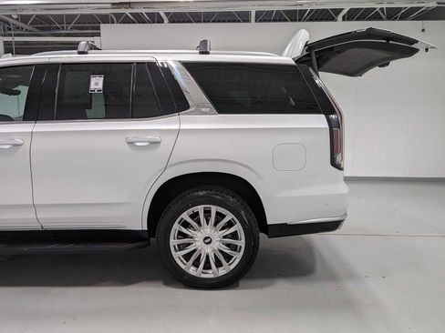 Used 2023 Cadillac Escalade Premium Luxury image 12