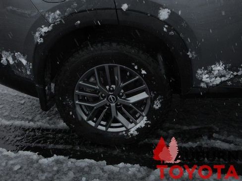 Used 2023 Nissan Rogue S image 4