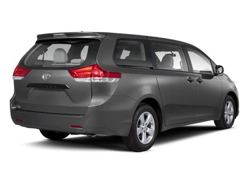 Used 2013 Toyota Sienna L w/ Towing Pkg FWD image 3