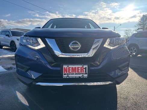 Used 2018 Nissan Rogue S image 2