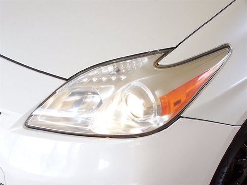 Used 2013 Toyota Prius Two image 32