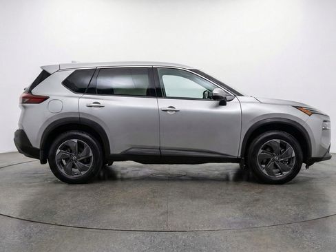 Used 2025 Nissan Rogue SV AWD/4WD image 11