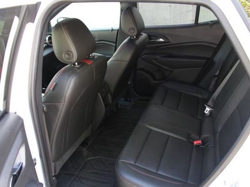 Used 2024 Chevrolet Trax RS w/ Sunroof Package FWD image 33