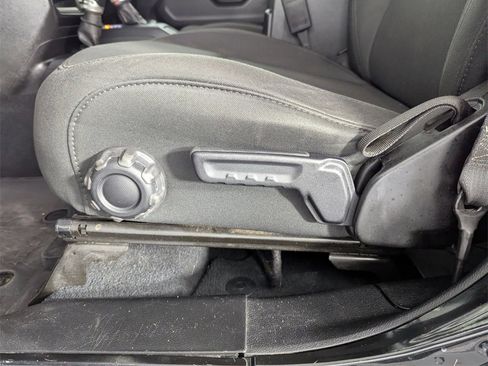 Used 2022 Jeep Gladiator Sport image 13