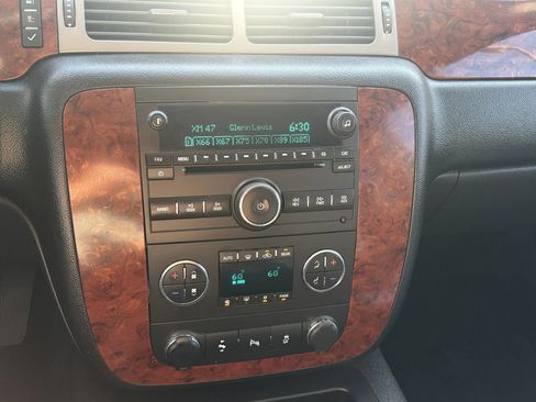 Used 2014 Chevrolet Suburban LT AWD/4WD image 25