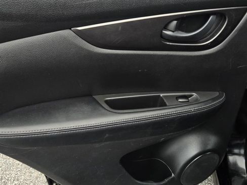 Used 2020 Nissan Rogue Sport S FWD image 11