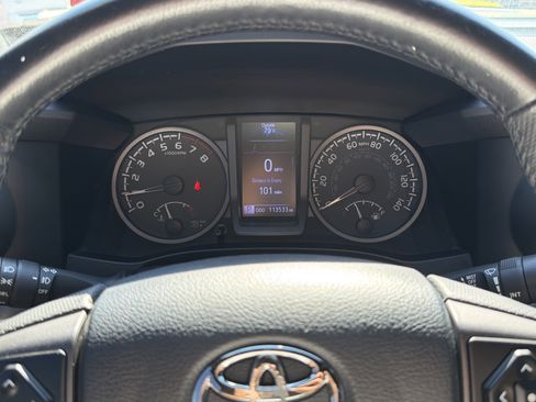 Used 2020 Toyota Tacoma TRD Sport image 12