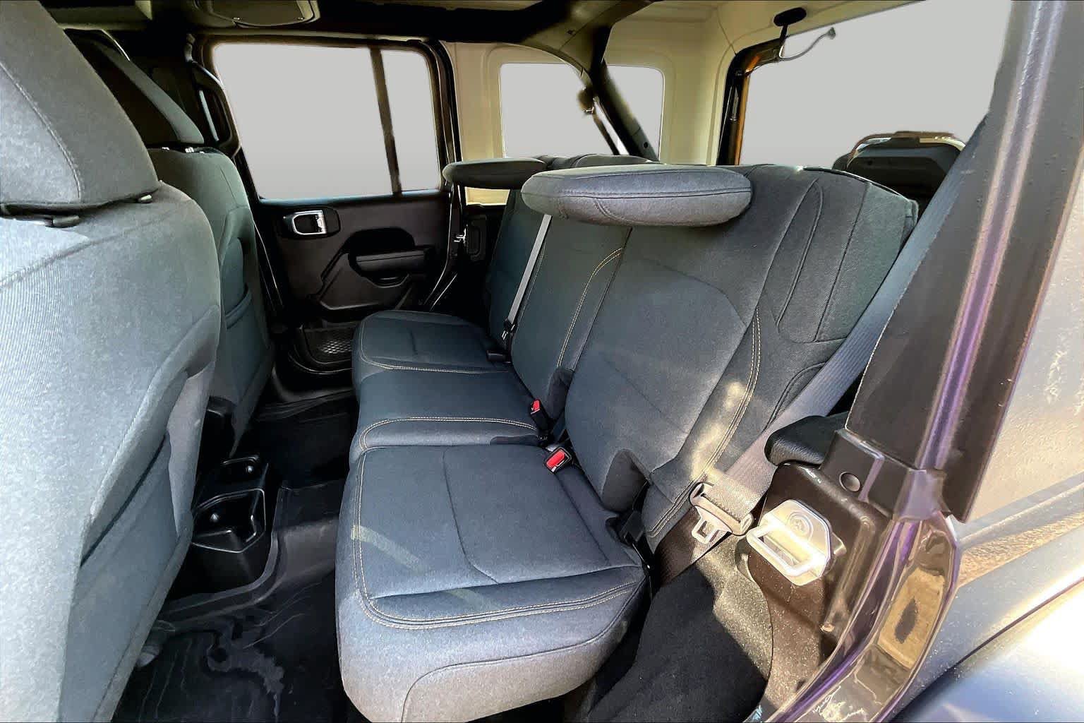 Used 2025 Jeep Wrangler Unlimited Sport AWD/4WD image 21