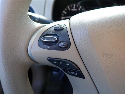 Used 2015 Nissan Pathfinder S image 15