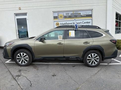 Used 2024 Subaru Outback Premium AWD/4WD image 2
