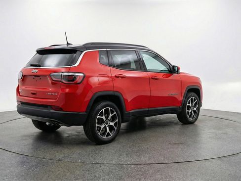 Used 2025 Jeep Compass Limited image 7