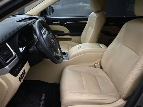 Used 2015 Toyota Highlander Limited image 33