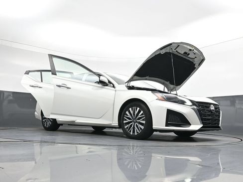 Used 2023 Nissan Altima 2.5 SV FWD image 54