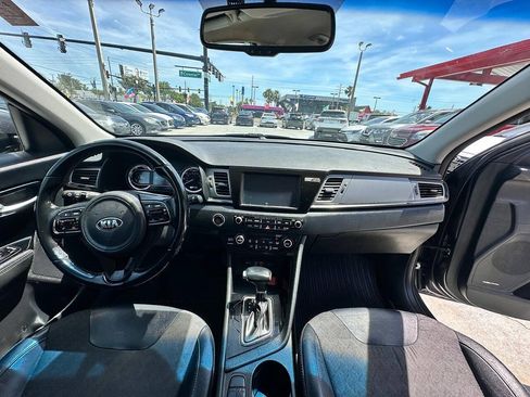 Used 2019 Kia Niro S Touring FWD image 5