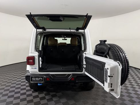 Used 2023 Jeep Wrangler Unlimited Sahara AWD/4WD image 9