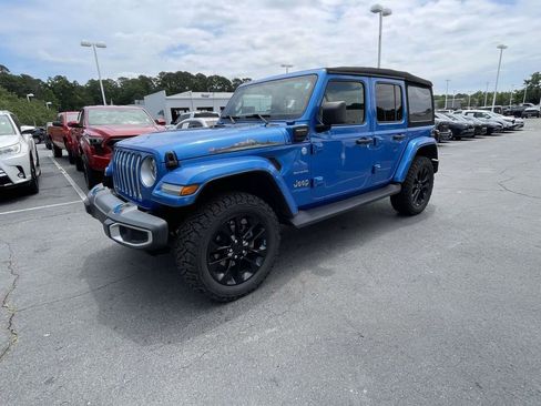 Used 2022 Jeep Wrangler Unlimited Sahara w/ Cold Weather Group AWD/4WD image 5