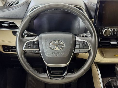 Used 2024 Toyota Highlander Limited AWD/4WD image 4