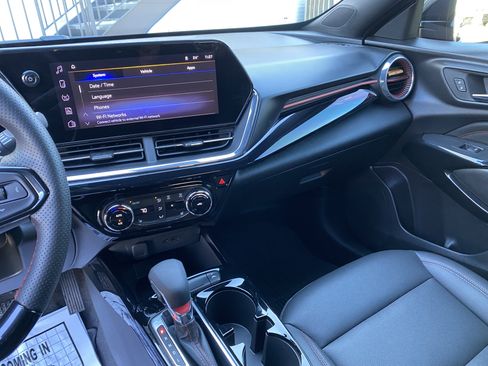 Used 2025 Chevrolet Trax RS w/ Driver Confidence Package image 23