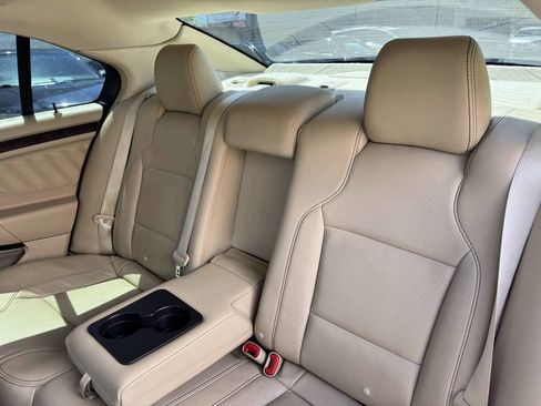 Used 2013 Ford Taurus Limited FWD image 29