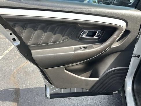 Used 2016 Ford Taurus SEL w/ Equipment Group 201A FWD image 11