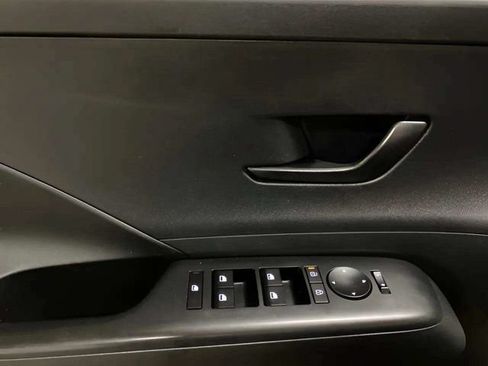 Used 2026 Hyundai Kona SE FWD image 28