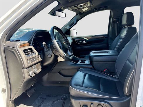 Used 2023 Chevrolet Suburban Premier image 21