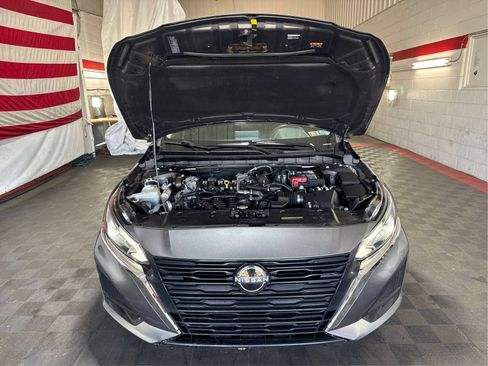 Used 2024 Nissan Altima 2.5 SV FWD image 11