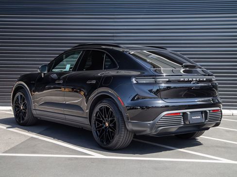 New 2026 Porsche Macan Electric RWD image 3