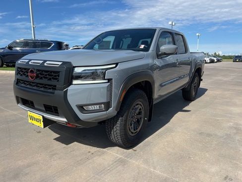 Used 2025 Nissan Frontier PRO-4X image 3