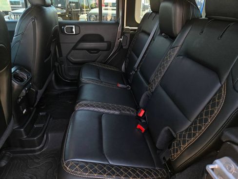 Used 2021 Jeep Wrangler Unlimited Sahara AWD/4WD image 11