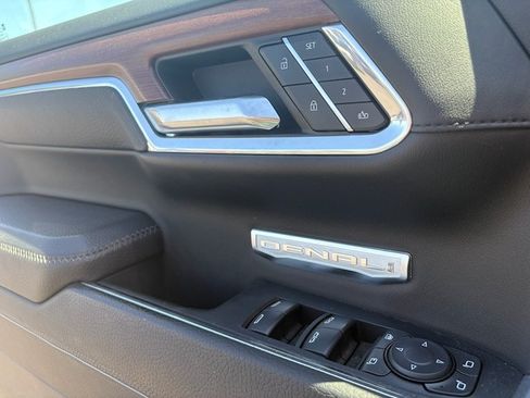 Used 2023 GMC Sierra 1500 Denali w/ Technology Package AWD/4WD image 9