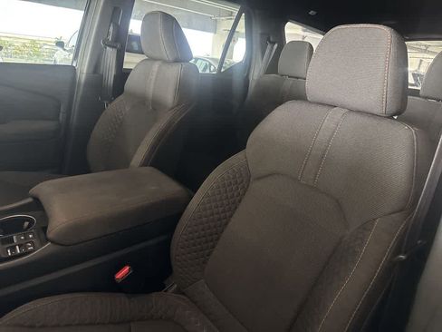 Used 2023 Honda Pilot Sport image 13