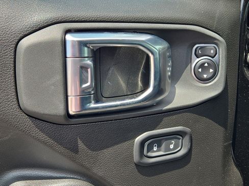 New 2025 Jeep Gladiator Sport image 14