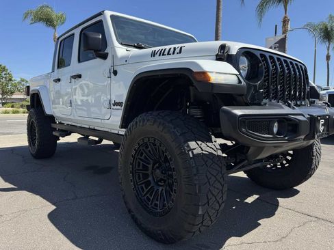 Used 2022 Jeep Gladiator Sport AWD/4WD image 10