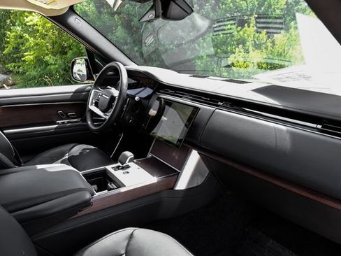 Used 2024 Land Rover Range Rover SE AWD/4WD image 19
