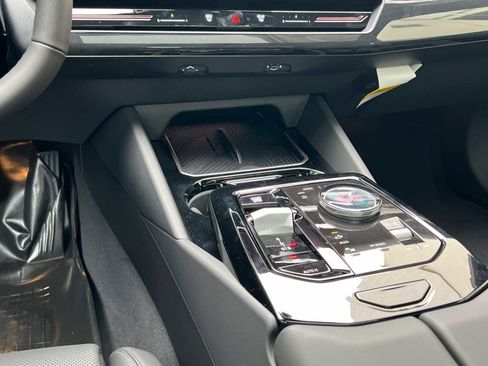 Used 2025 BMW 530i xDrive 530i xDrive w/ Premium Package image 9