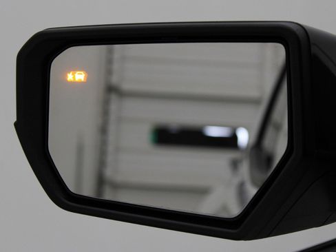 Used 2023 Chevrolet Colorado Trail Boss image 18