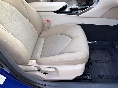 Used 2018 Toyota Camry LE image 14