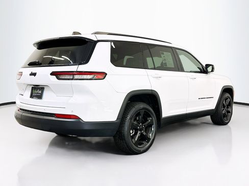 Used 2023 Jeep Grand Cherokee L Laredo image 9