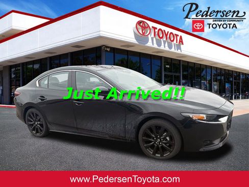 Used 2025 MAZDA MAZDA3 s FWD image 1