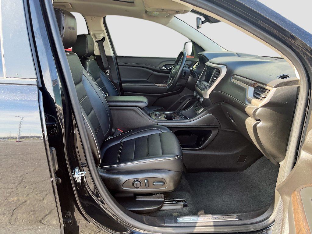 Used 2023 GMC Acadia Denali w/ Denali Ultimate Package AWD/4WD image 30
