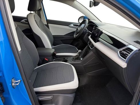 New 2025 Volkswagen Taos SE image 15