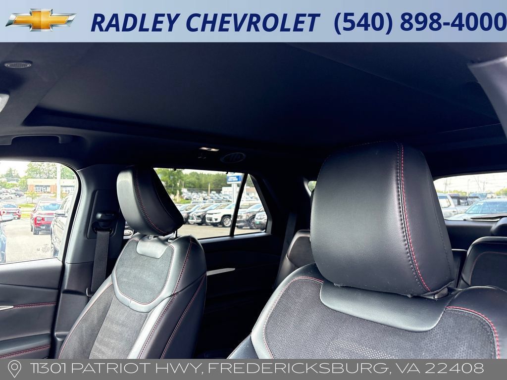 Used 2025 Ford Explorer ST AWD/4WD image 2