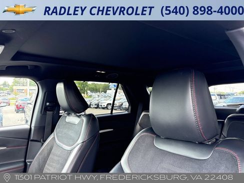 Used 2025 Ford Explorer ST AWD/4WD image 2