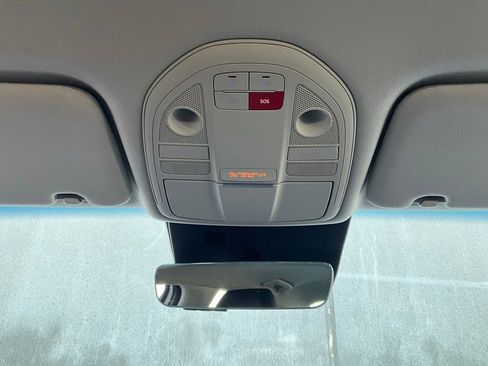 Used 2025 Genesis G70 2.5T image 16