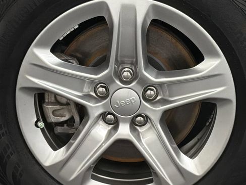 Used 2023 Jeep Compass Latitude AWD/4WD image 3