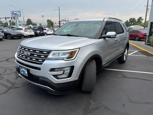 Used 2016 Ford Explorer Limited w/ Equipment Group 301A FWD image 3