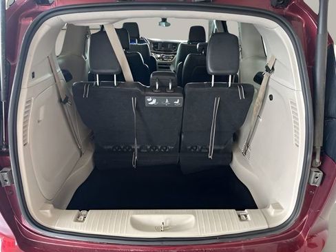 Used 2017 Chrysler Pacifica Touring-L image 18