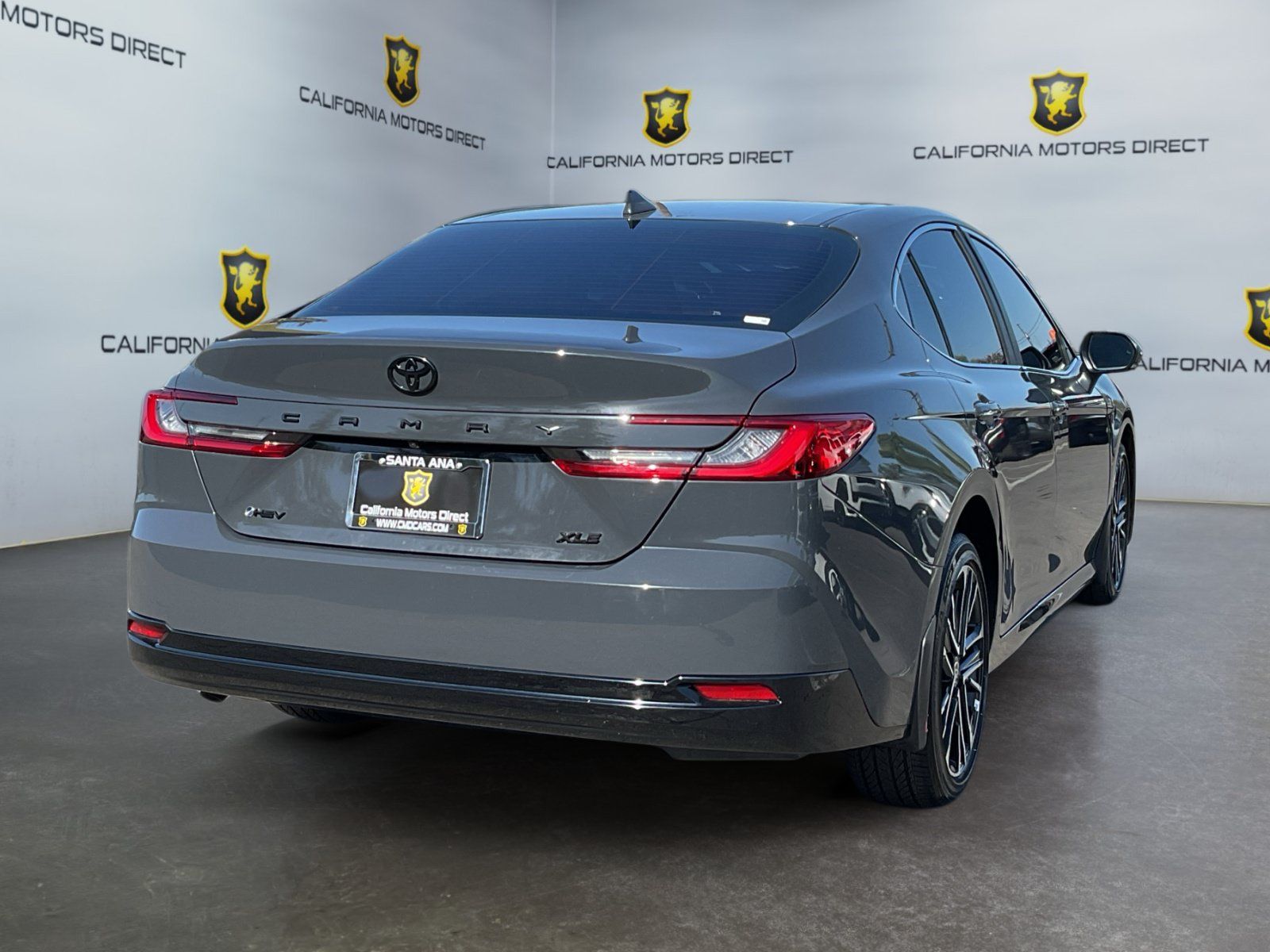 Used 2025 Toyota Camry XLE FWD image 5